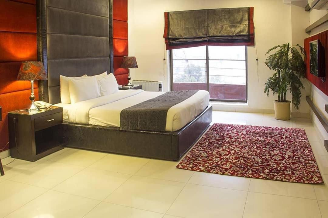 Maisonette Hotel & Apartments 拉合尔 外观 照片